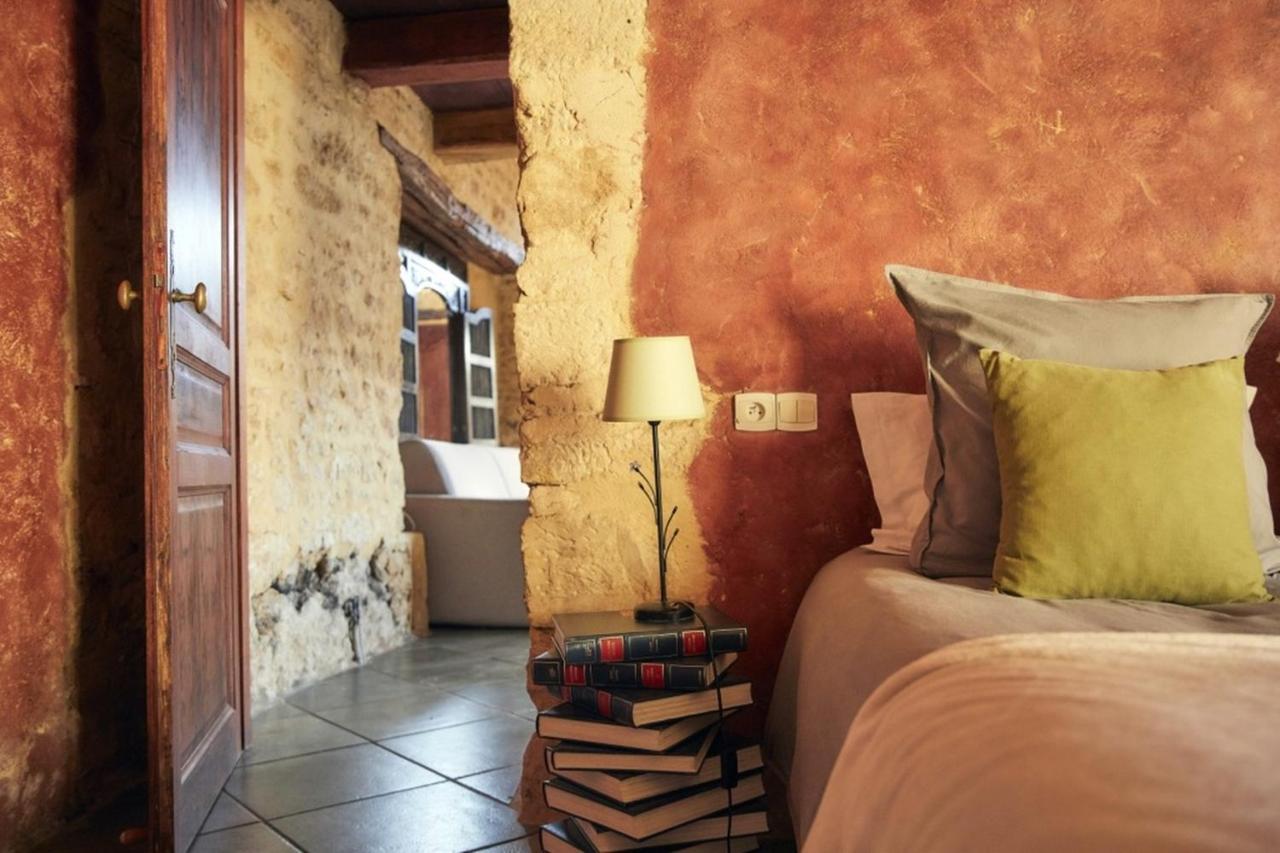 Domaine De Cantegrel - Gites De Charme Et Suite Troglodyte En Perigord ヴィトラック エクステリア 写真